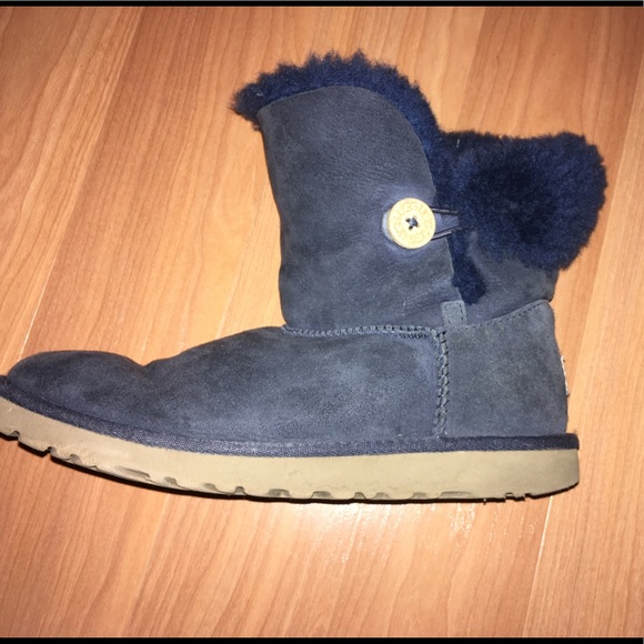 blue bailey button uggs